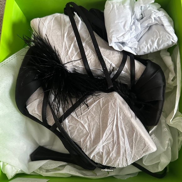 Sam Edelman Layton black satin feather heels with original box - Picture 2 of 6